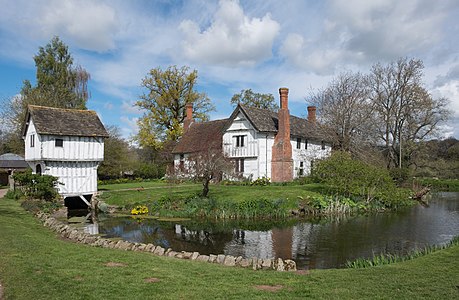 "Brockhampton_Estate_-_gatehouse_and_manor_house_2.jpg" by User:DeFacto