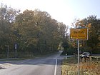 Hobrechtsfelder Chaussee to the south, city limits from Panketal at the entrance to the village