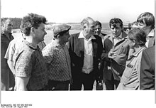 Bundesarchiv Bild 183-1982-0826-032, LPG Cobbelsdorf, Besuch einer kubanischen Delegation.jpg