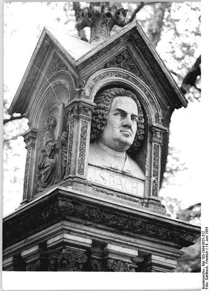 File:Bundesarchiv Bild 183-1984-0531-312, Leipzig, Bach-Denkmal.jpg