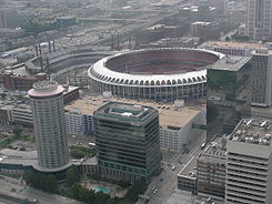 New & old Busch Stadiums in August 2005 Busch Stadium new construction.jpg