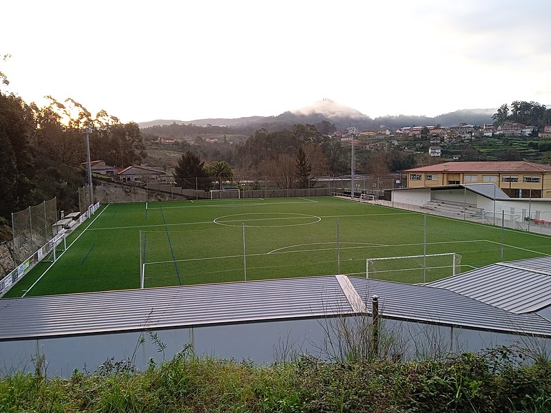 Ficheiro:Campo de fútbol de Fontaíña (Ponte Sampaio, Pontevedra).jpg