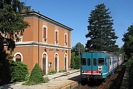 Carate Brianza - gare - ALn 668.1074 (rognée) .jpg