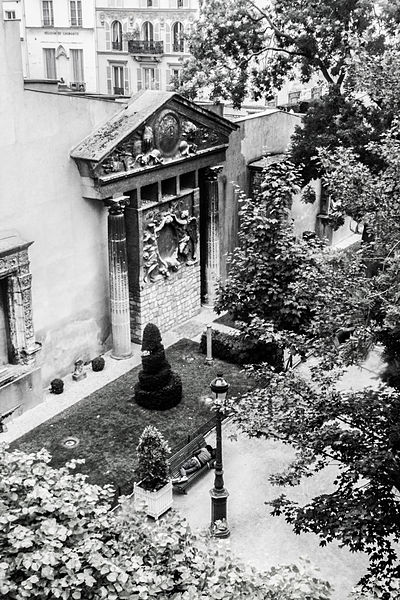 File:Carnavalet Museum, Paris 24 August 2013 002.jpg