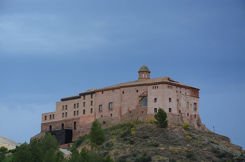 File:Castillo palacio del Papa Luna, Illueca, Zaragoza.jpg