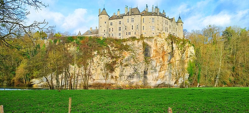 File:Château de Walzin.jpg