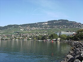 Blick auf den Mont Pèlerin von Vevey (der Gipfel ist nicht sichtbar).