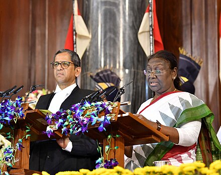 Chief Justice N. V. Ramana administering the oath of the office to the elected president Droupadi Murmu