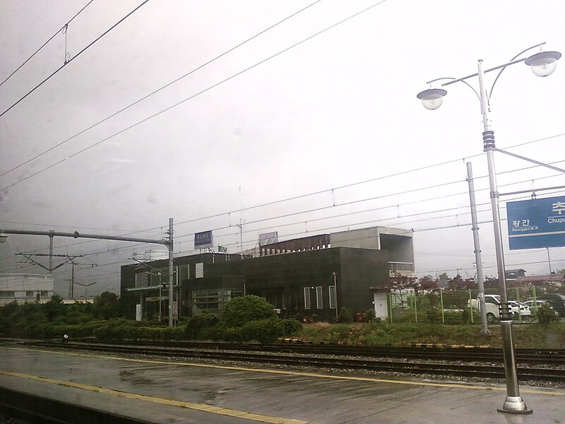 File:Chupungnyeong Station by Mins.jpg