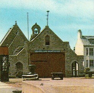 Church behind Walmer Lifeboat Station.jpg