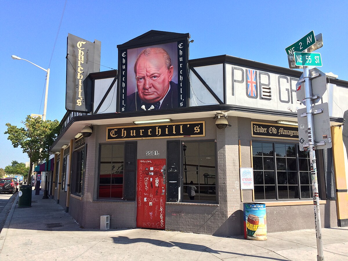 Черчилль паб. Churchill pub Москва. Черчилль паб на Ленинградском. Черчилль паб логотип.