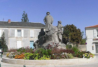 Monument à Clemenceau (1921), Sainte-Hermine.