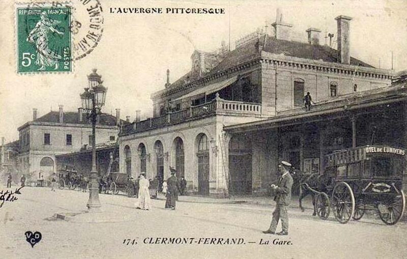 File:Clermont-Ferrand.La gare, passants, vers 1909.jpg