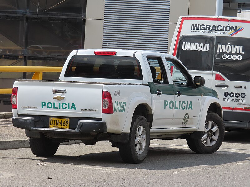 File:Colombia National Police (Bogota Branch) Chevy LUV D-Max DIN-469.jpg