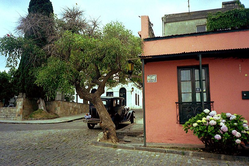 File:Colonia, Uruguay, street scene w.vintage car.jpg