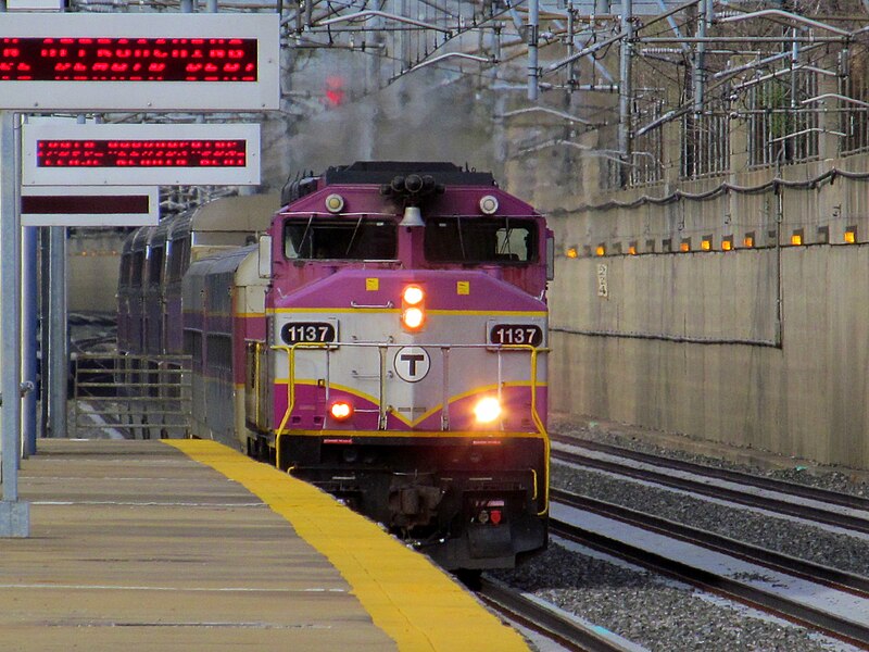 File:Commuter train passing Forest Hills 1.JPG