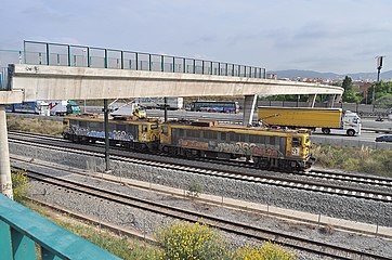 Español: La locomotora eléctrica tandem 269.030 de Renfe Operadora circulando por el ramal de mercancías El Morrot-Can Tunis-Castellbisbal (línea 238 de Adif) a la altura de Cornellà de Llobregat (Baix Llobregat, Barcelona, Catalunya). Català: La locomotora elèctrica tandem 269.030 de Renfe Operadora circulant per la línea de mercaderies El Morrot-Can Tunis-Castellbisbal (línea 238 de Adif) a la altura de Cornellà de Llobregat (Baix Llobregat, Barcelona, Catalunya).