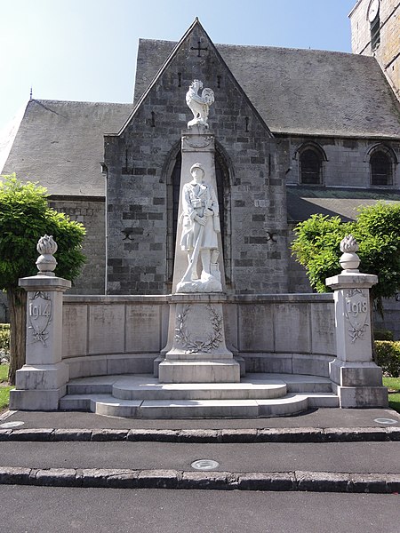 File:Cousolre (Nord, Fr) monument aux morts A.jpg