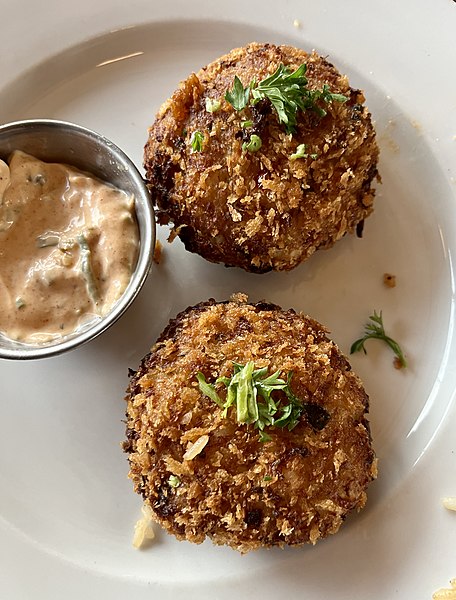 File:Crab Cakes (Pier Market) July 2022.jpg