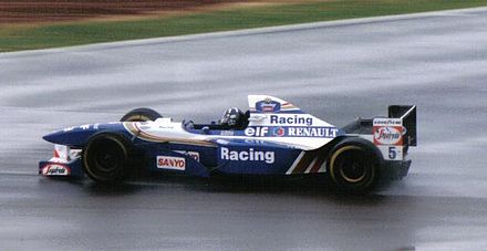 Damon Hill obtient la pole position à domicile pour la deuxième fois consécutive.