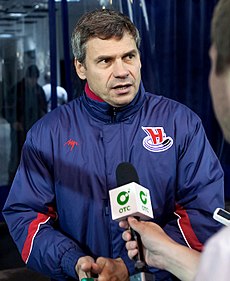 Dmitri Kvartalnov Juillet 2013 HC Sibir ice practice.jpg