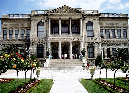 Tập_tin:Dolmabahce,_Istanbul,_Turchia.JPG