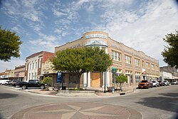 Downtown Yoakum 1 Wiki-1.jpg