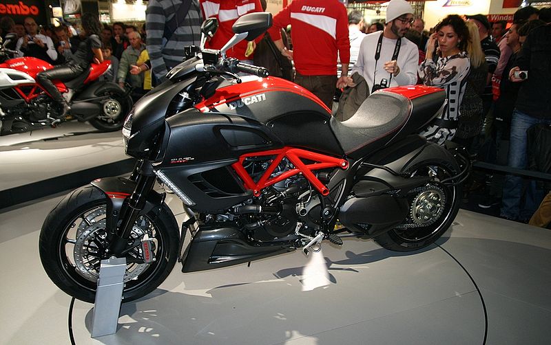 enchufe lealtad Correspondencia Ducati Diavel - Wikipedia