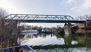 Homberger Eisenbahnhafen: Einfahrt mit denkmalgeschützter Brücke