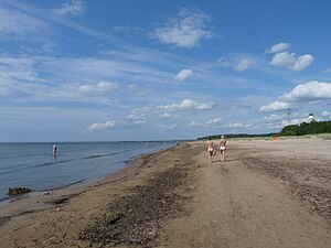 Majakka rannalta kuvattuna