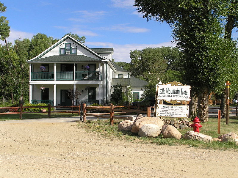 File:Elk Mountain Hotel, Elk Mountain WY.JPG