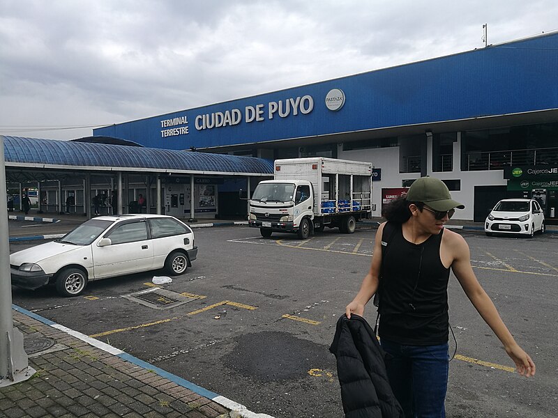 File:Entrada principal Terminal Terrestre de El Puyo.jpg