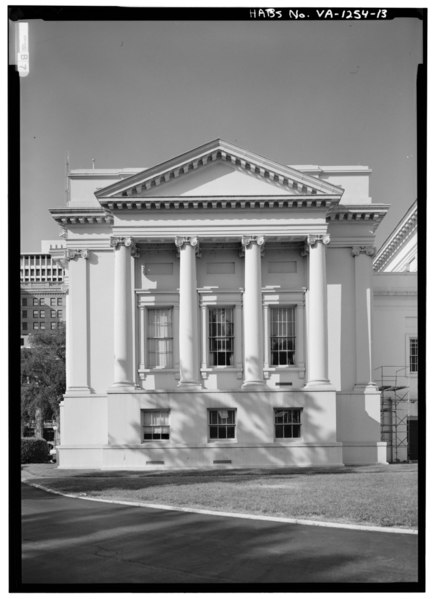 File:FRONT FACADE OF SENATE WING, SOUTHWEST FACADE, WITH POLE - Virginia State Capitol, Bank and 10th Streets, Capitol Square, Richmond, Independent City, VA HABS VA,44-RICH,9-13.tif