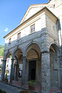 Façade de la Pieve di Santa Maria Assunta à Gavinana.jpg