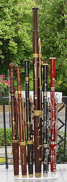 A collection of historical bassoons, from early baroque to modern, including a classical contrabassoon. Fagotter.JPG