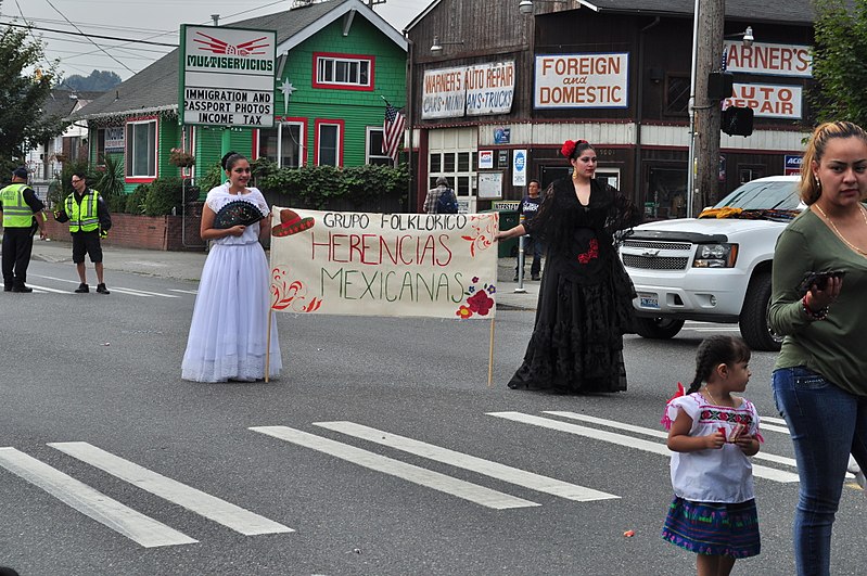 File:Fiestas Patrias Parade, South Park, Seattle, 2017 - 097 - Grupo Folklórico Herencias Mexicanas.jpg