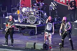 Five Finger Death Punch під час виступу на фестивалі Rock am Ring у 2017 році.