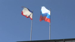 Flags over Supreme Council of Crimea (3 March 2014).png