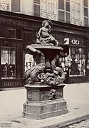 Le modèle au dauphin en place vers 1875, photo de Charles Marville.