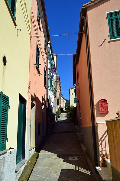 File:Framura-via del borgo1.jpg