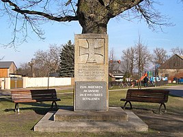 Споменик во чест на паднатите борци од двете светски војни