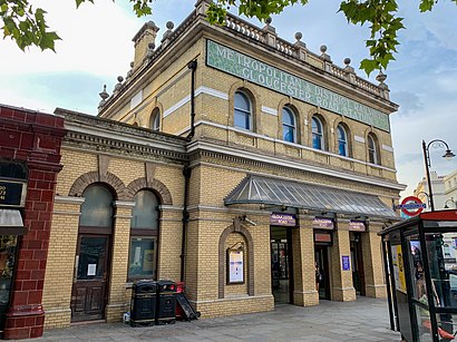 How to get to Gloucester Road London Underground Station with public transport- About the place