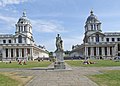 Grand Square erdian Jurgi II.aren estatua.