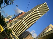 HK Shek Tong Tsui Hong Kong Plaza cielo blu.JPG