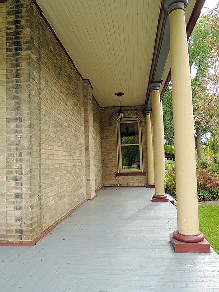 File:Haalboomhouse-porch.jpg