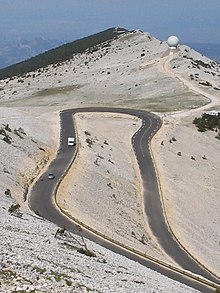 RD 974 à travers le pierrier calcaire du sommet du Ventoux