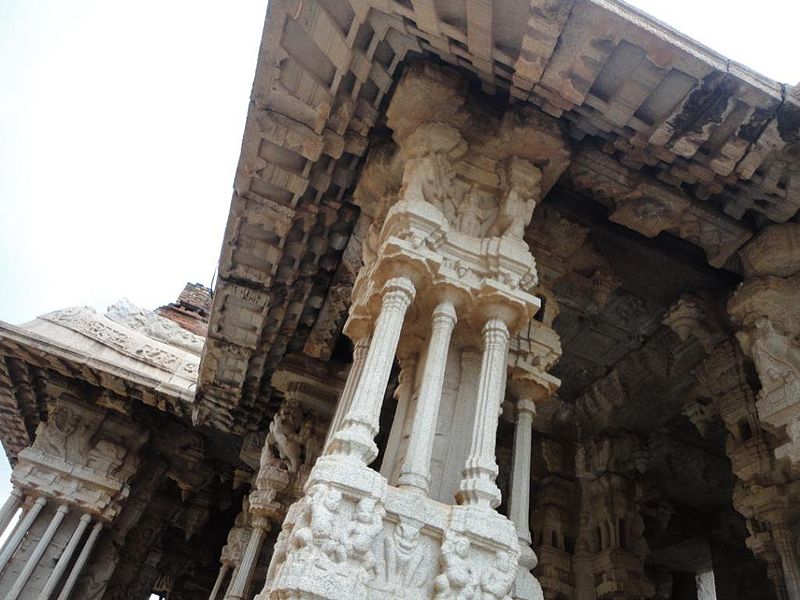 File:Hampi Ruins The Pillars.jpg