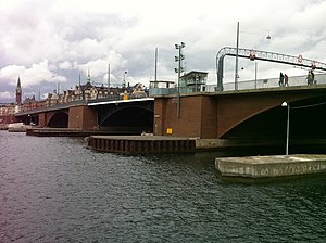 Langebro: Historie, Trafikbetjening, Langebro i kunst og kultur