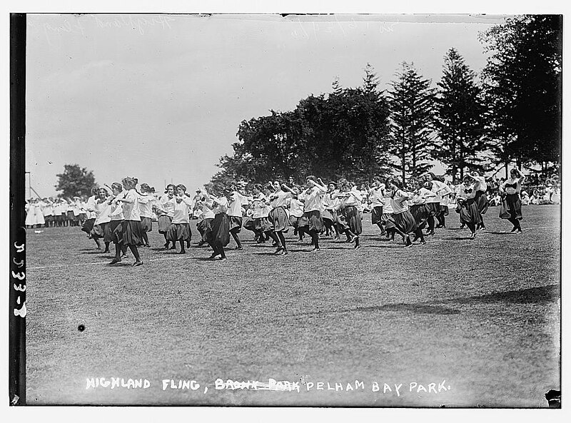 File:Highland Fling, Pelham Bay Park LOC 2162714589.jpg