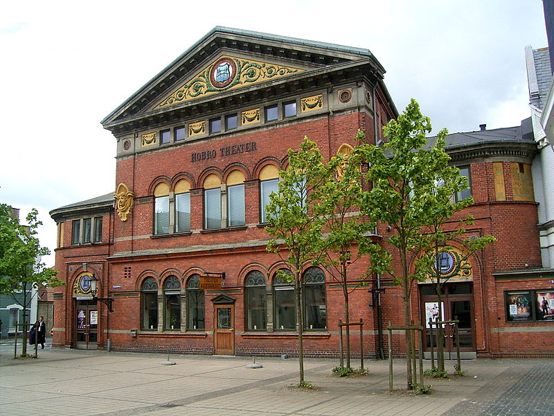 File:Hobro - Theater 04 ies.jpg